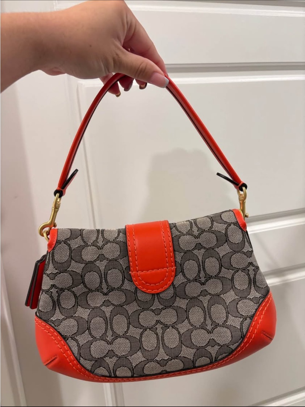 Coach Signature Canvas Hobo Orange - Picture 3 of 6